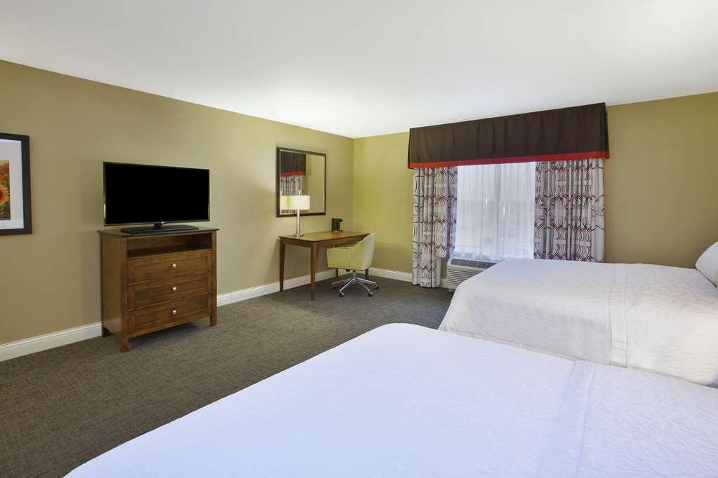 Hampton Inn & Suites Wichita-Northeast Room photo